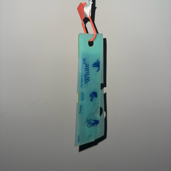 Off-White T-Shirt - Picture 5 of 10